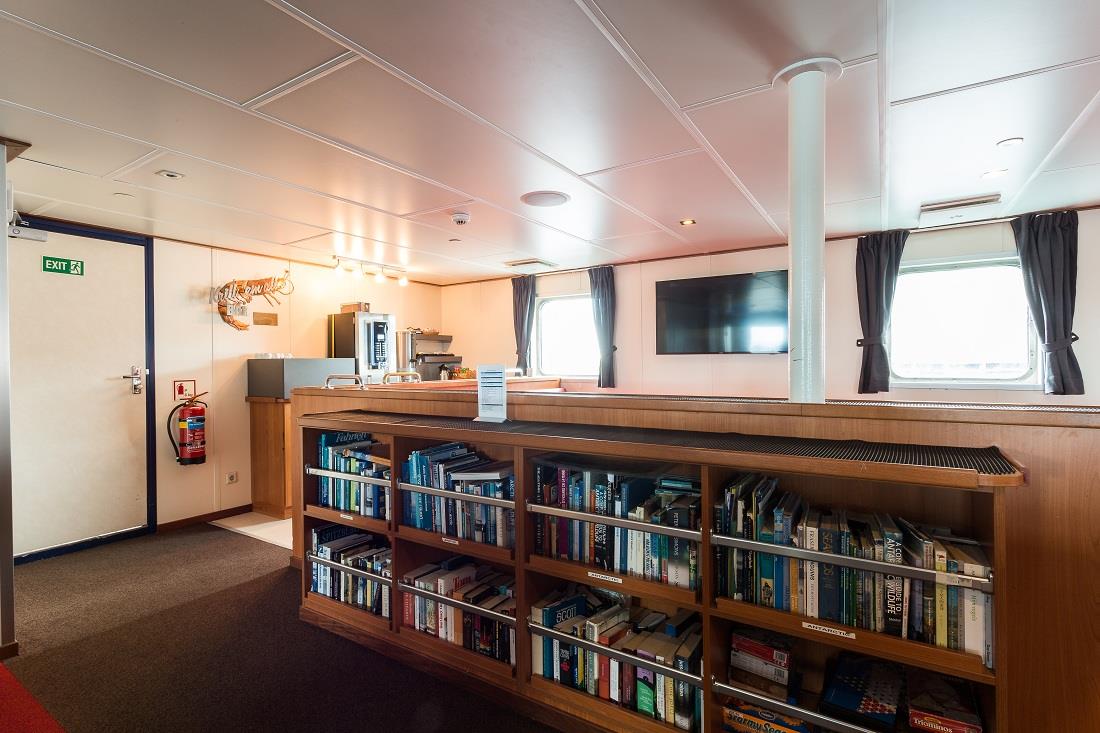 Ortelius, observation lounge, bar, library, deck 6 © Oceanwide Expeditions (3).jpg_Eduardus Lee.jpg
